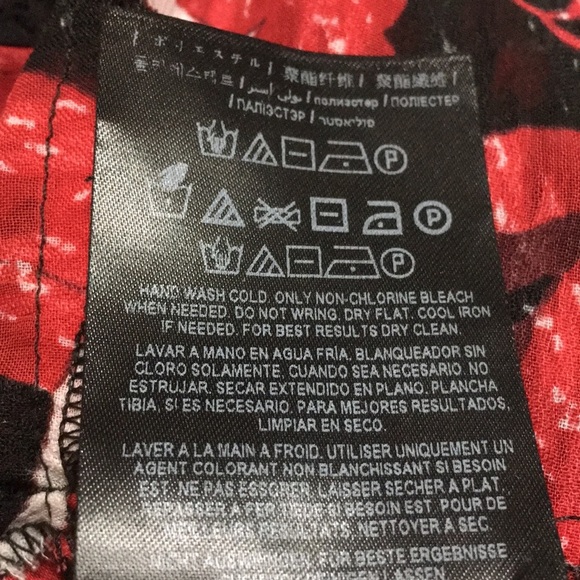 Guess Beautiful sheer long sleeve blouse. Size XS - Picture 9 of 9